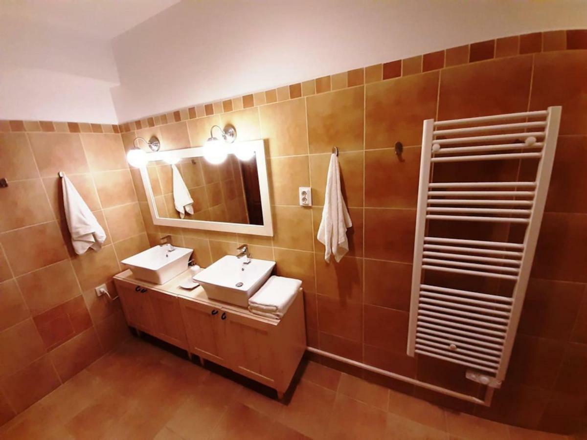 2 Bedroom Apartment Near Heroes Square Budapest Luaran gambar